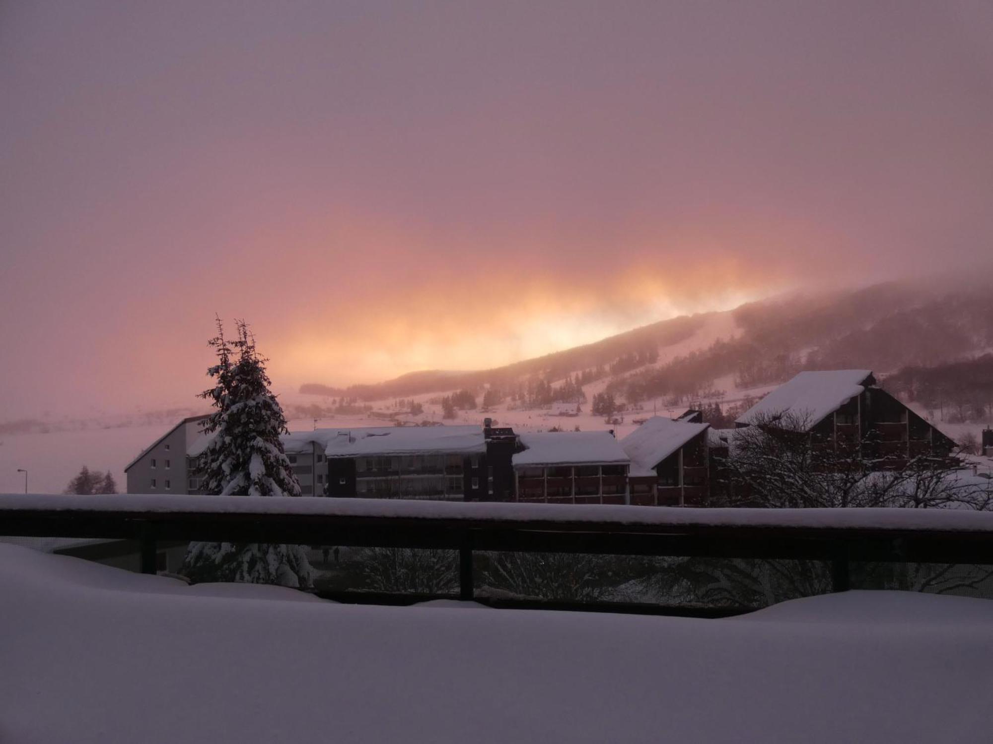 Gergovia Hotel Super Besse Bagian luar foto