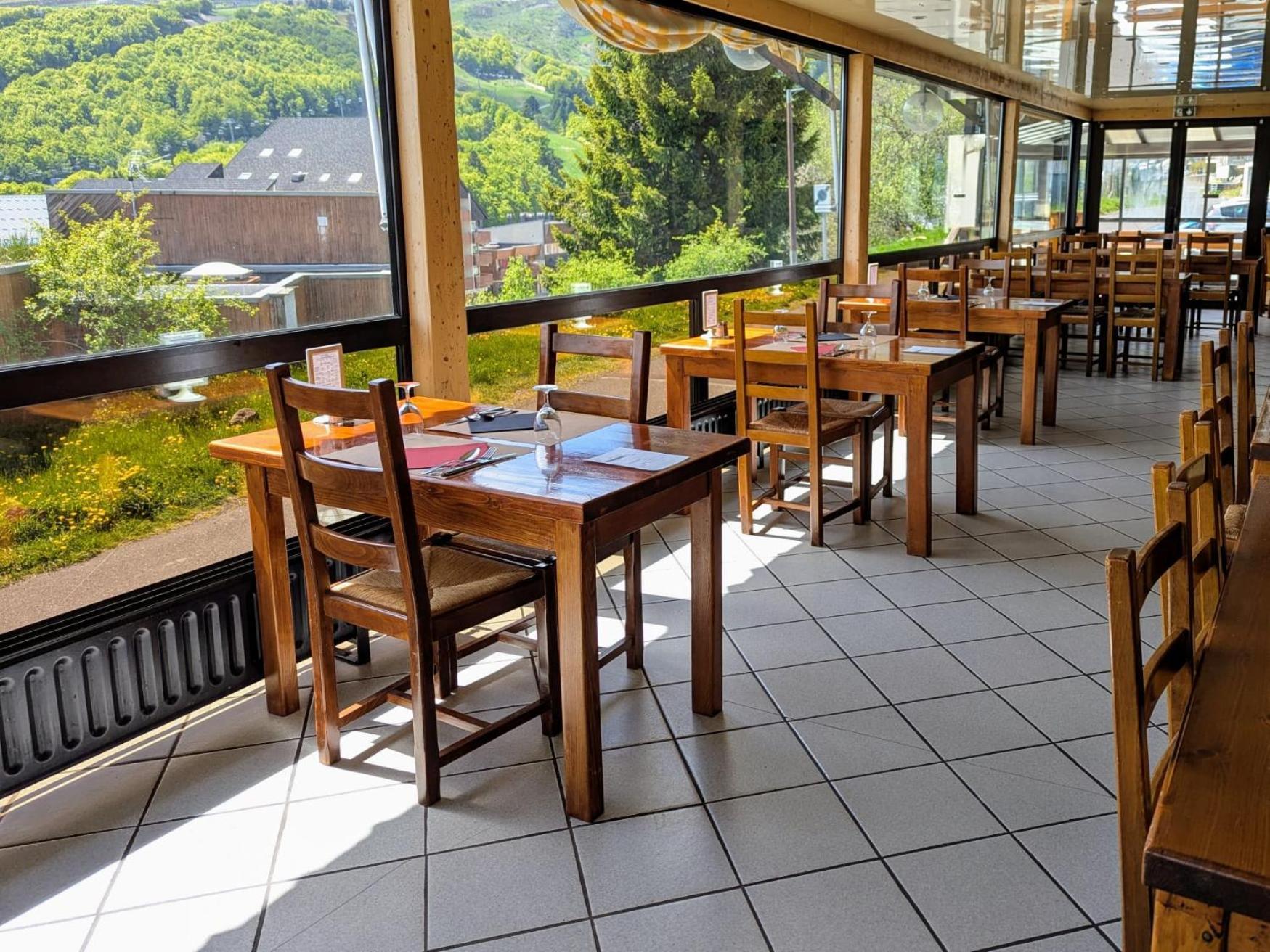 Gergovia Hotel Super Besse Bagian luar foto