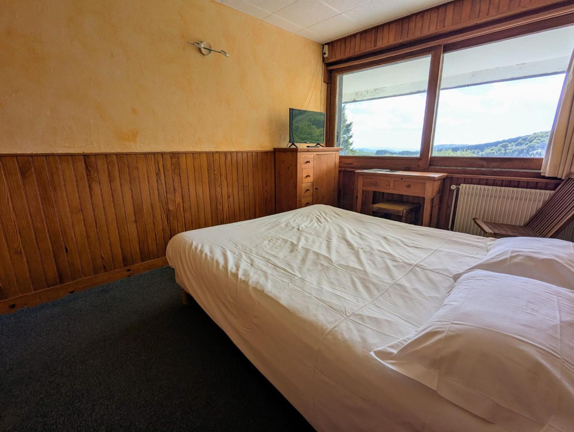 Gergovia Hotel Super Besse Bagian luar foto