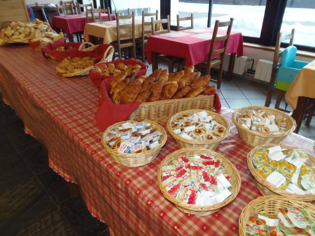 Gergovia Hotel Super Besse Bagian luar foto
