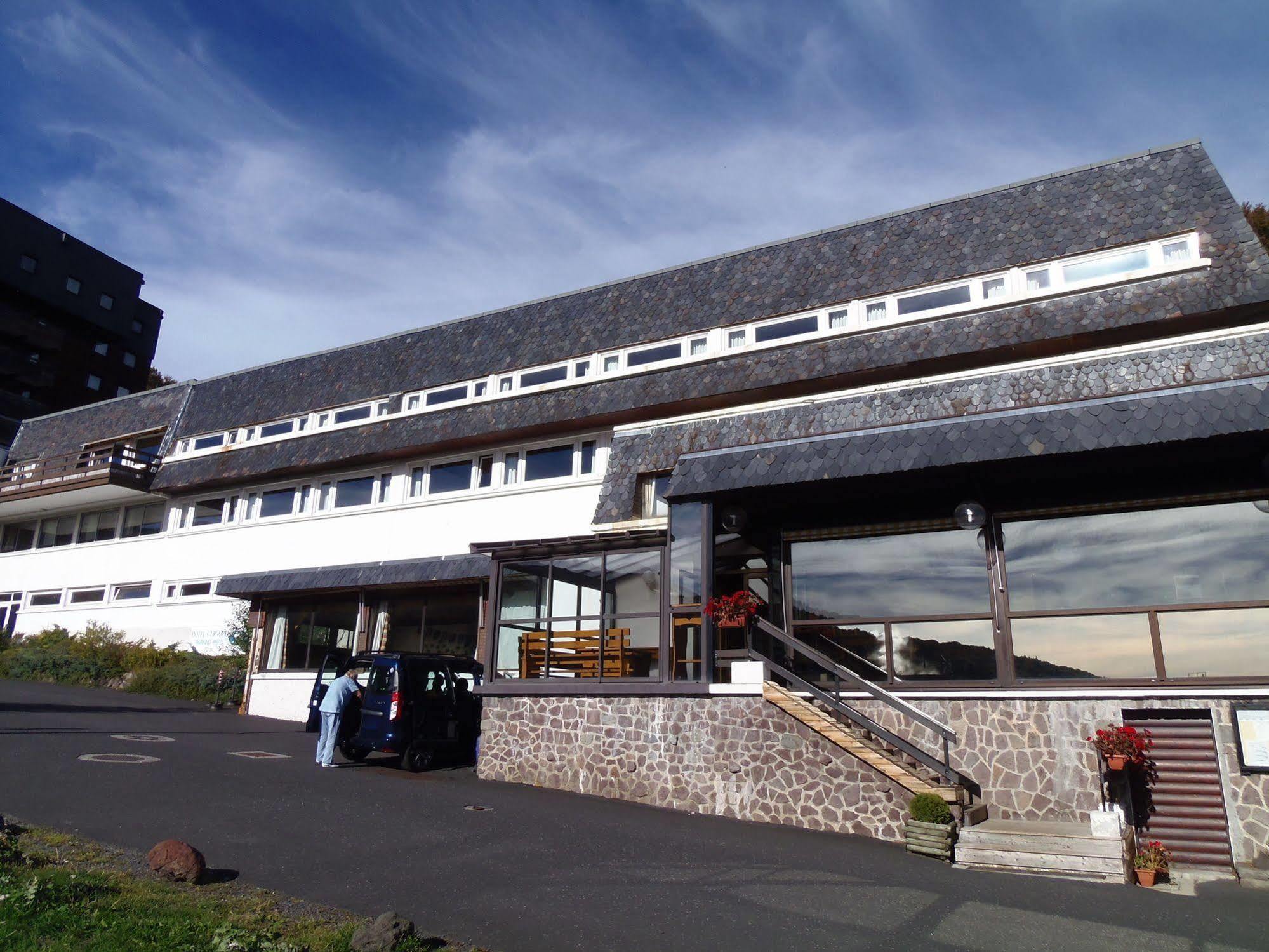 Gergovia Hotel Super Besse Bagian luar foto
