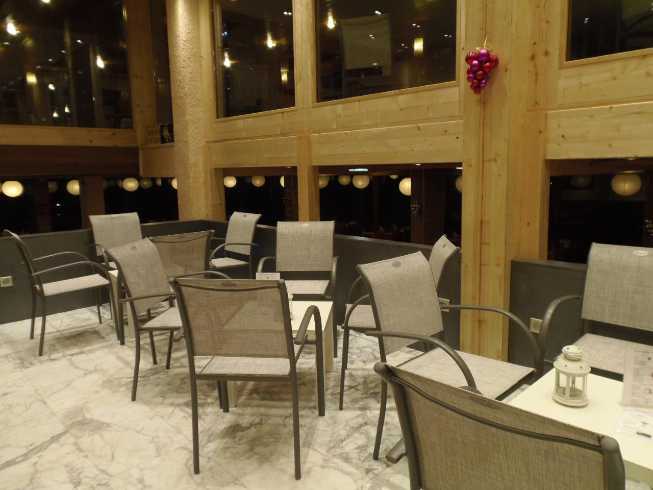Gergovia Hotel Super Besse Bagian luar foto